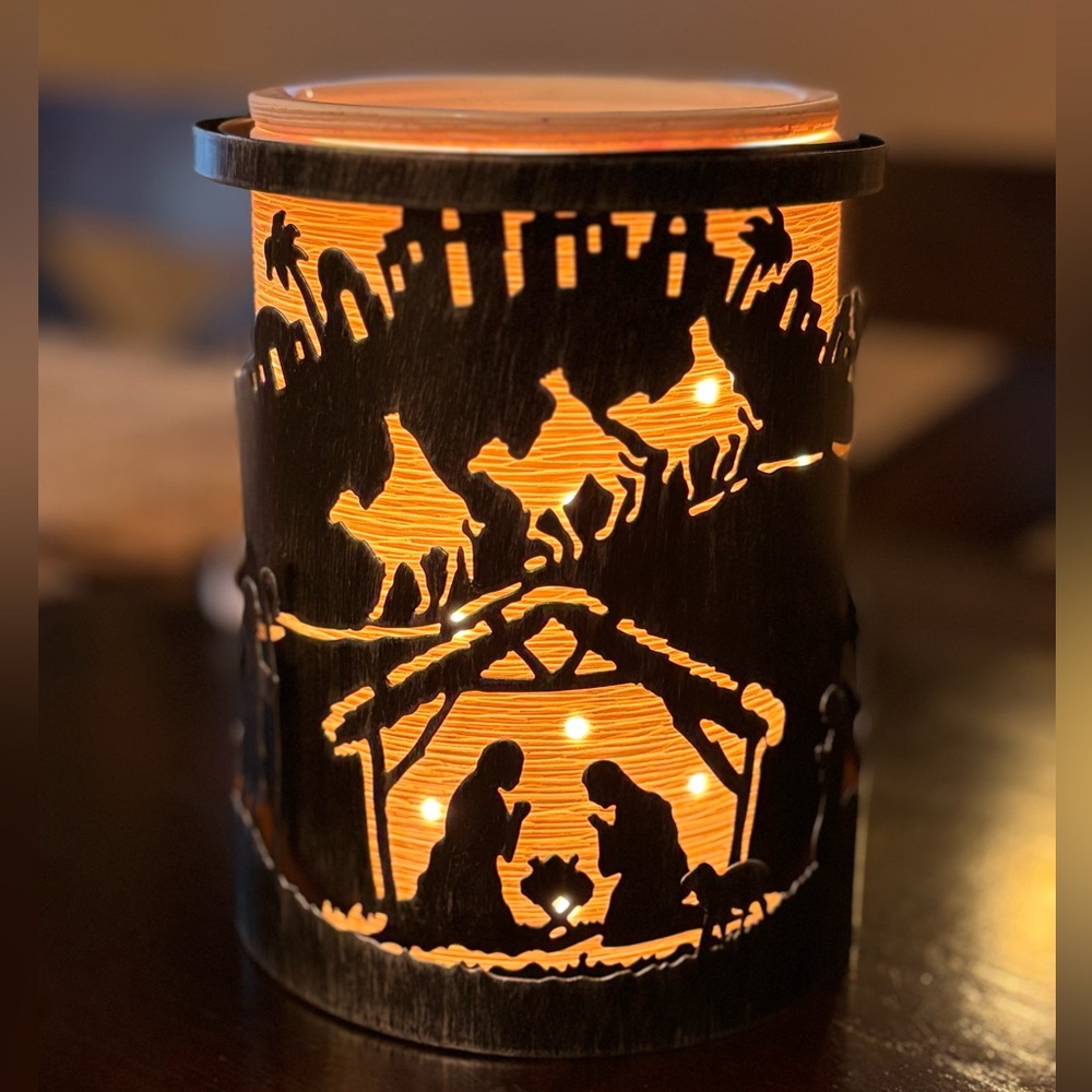 Scentsy 2 for 1 🤩 “Away in a Manger” & Etched Core